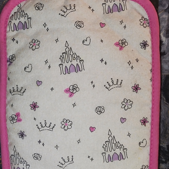 Disney princess pot holder and Ariel key chain. - Picture 6 of 7